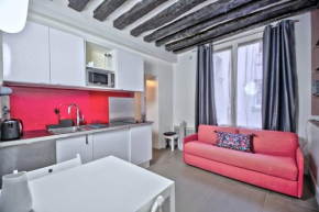 1 bedroom apt only 15 min walk to The Louvre